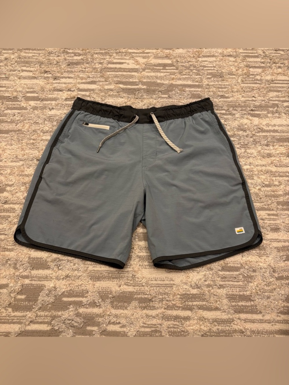 Vuori Banks Short Mens Large 7.5” Athletic Stretch Comfort Drawstring V330 Read